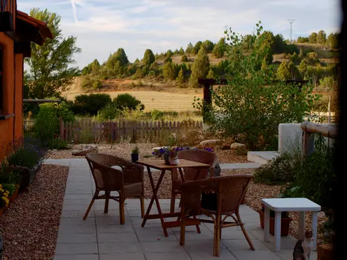 Terraza de verano junto al jardín